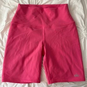 PINK ALO BIKER SHORTS XS